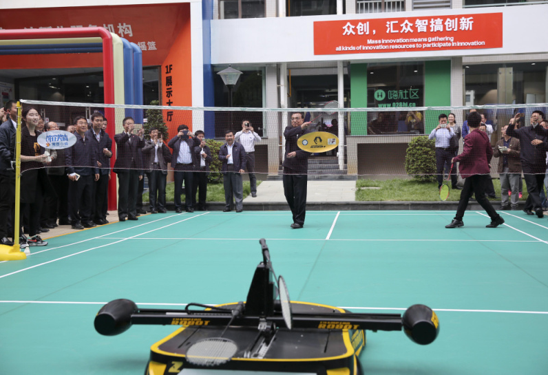 羽毛球机器人